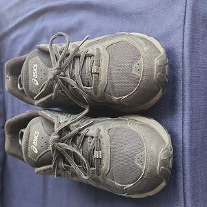 Men's ASICS tennis shoes size 10 in good used condition